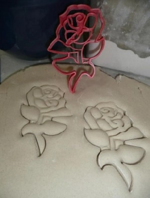 Cookie Cutter Rose With Stem 2.25″X3.75″