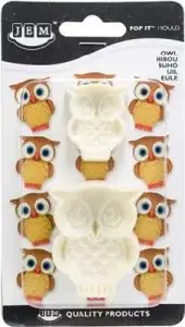 Easy-to-use cake decorating mould made from food-grade ABS plastic. Works with gumpaste, flower paste, or modelling paste. It includes two different-sized Owl moulds.