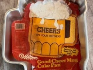 Wilton Cheers Mug cake pan Vintage 1984